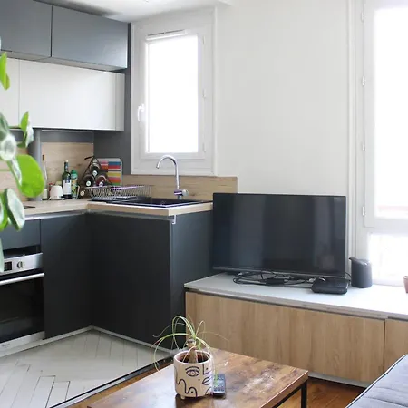 Beautiful Close To Montmartre Apartment *
